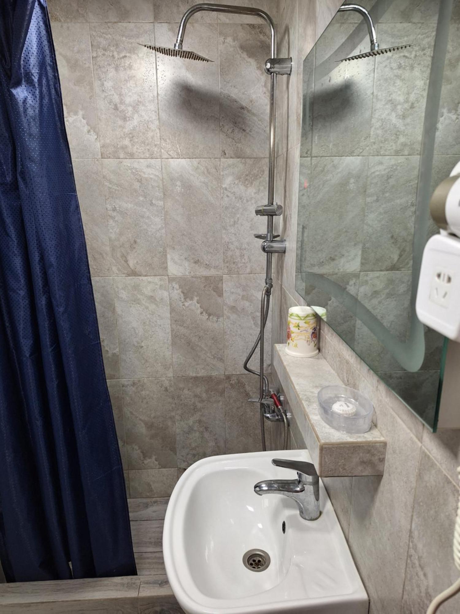 קוטאיסי Guest House 15A מראה חיצוני תמונה